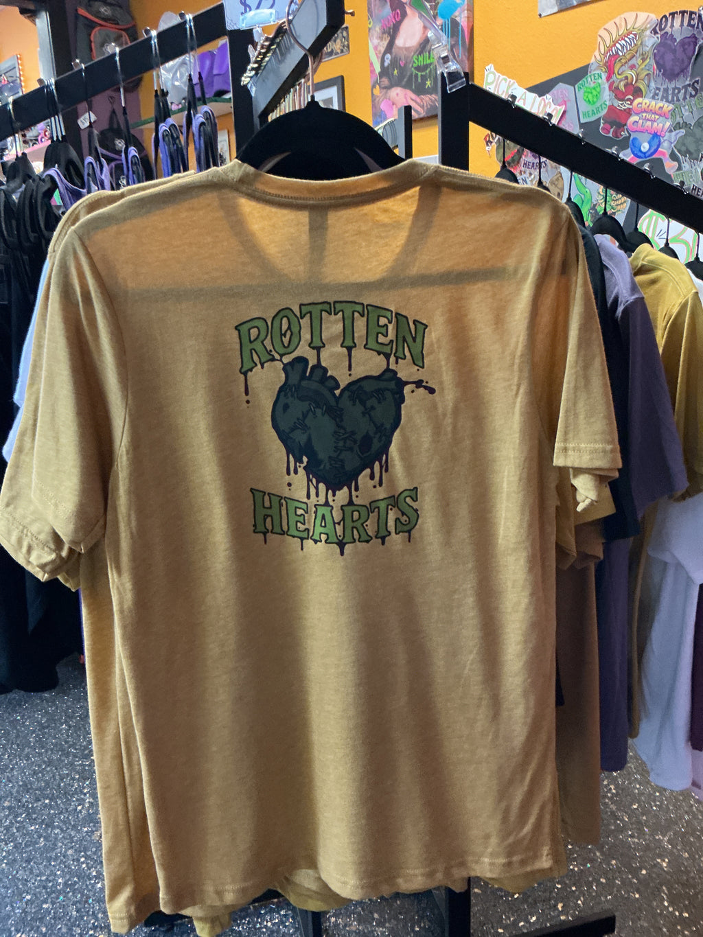 RH Tee- Gold💛 Green Pocket/Back